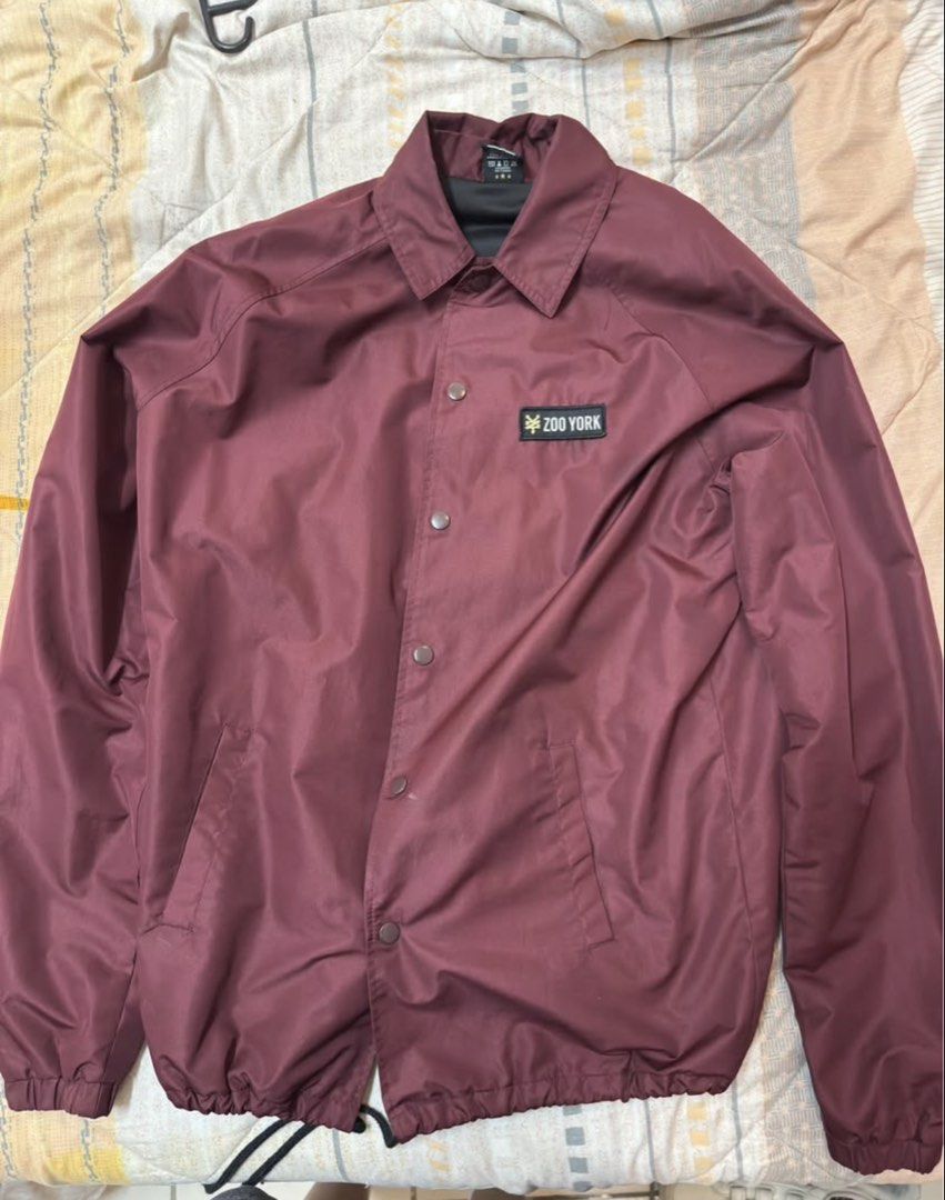 Zoo York Jacket (Category: Hoodies) located in Pasig City. Submitted by snoca (Listing ID 1441395077, Image 2). Description: Size small on tag Chest width (20) Next to bottom length (29).