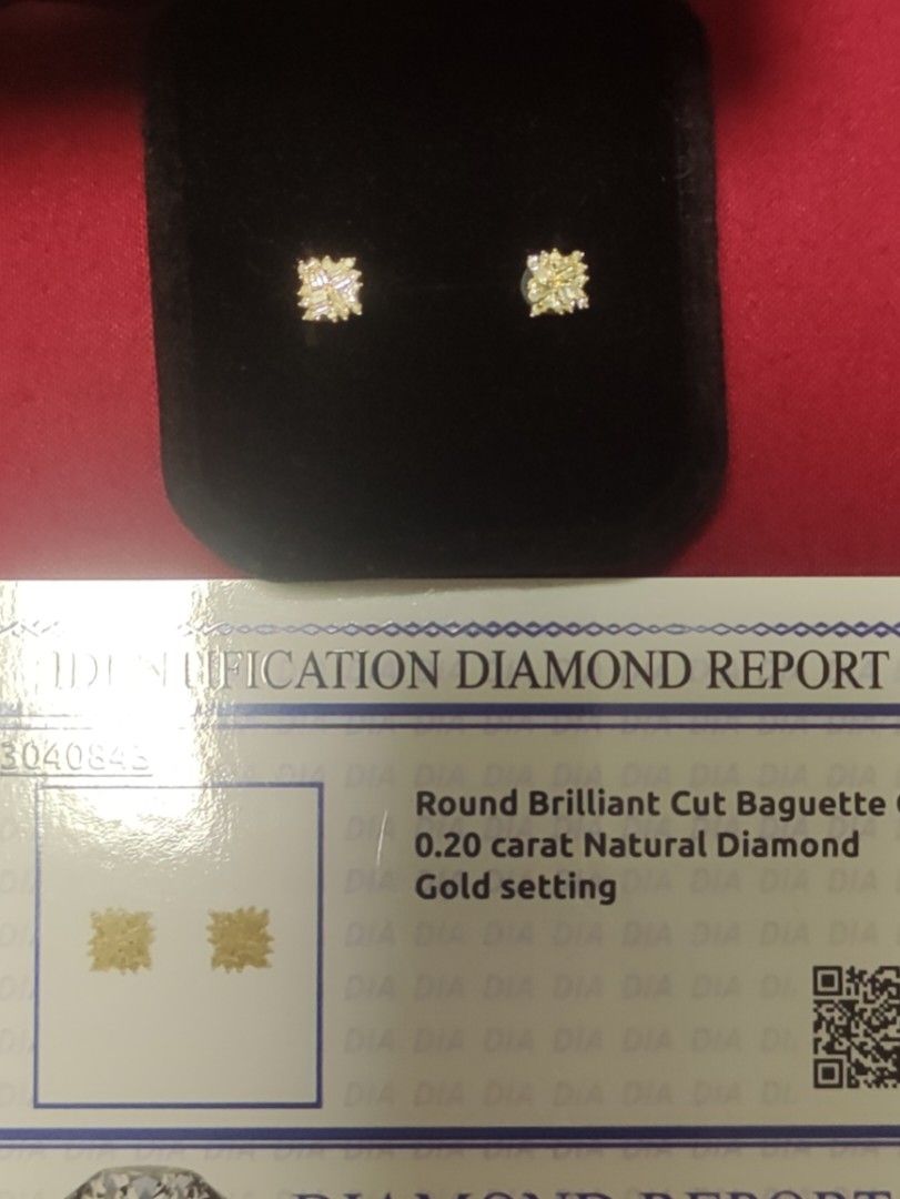 18K Gold Diamond Earrings (Category: Luxury Accessories) located in Cainta. Submitted by kluxurychoices (Listing ID 1435293999, Image 2). Description: guaranteed authentic Japan Gold Natural Diamonds with Certificate very nice in actual.