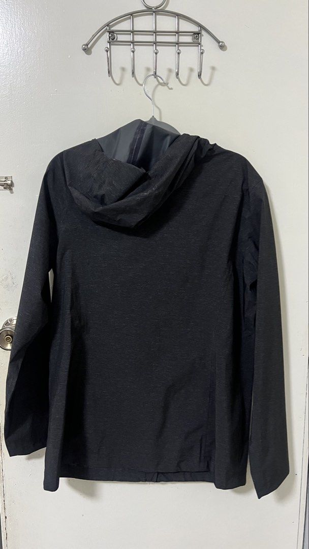 32 Degrees Cool Windbreaker (Category: Coats, Jackets and Outerwear) located in Cavite. Submitted by bubfinds (Listing ID 1444966980, Image 3). Description: Condition: 10/10 (never been used) Fit: Large Quality: 10/10.