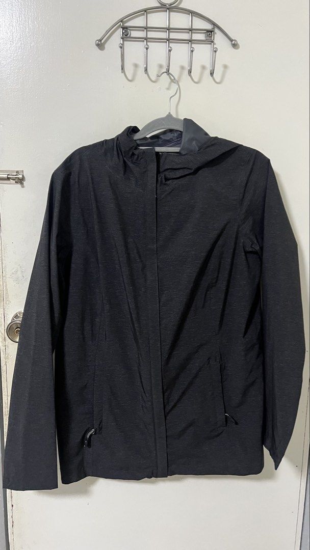 32 Degrees Cool Windbreaker (Category: Coats, Jackets and Outerwear) located in Cavite. Submitted by bubfinds (Listing ID 1444966980, Image 1). Description: Condition: 10/10 (never been used) Fit: Large Quality: 10/10.
