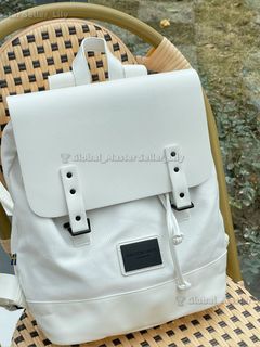 (Category: ) located in . Submitted by fashion.luxe (Listing ID 1444922622, Image 1). Description: .