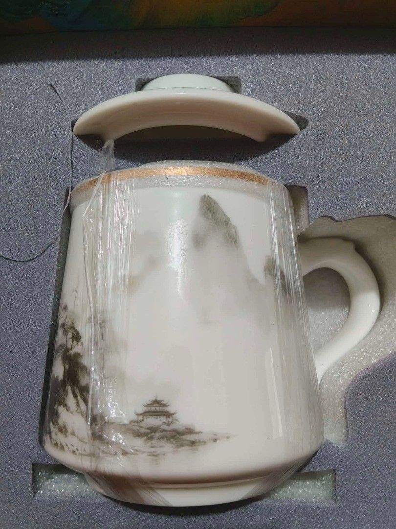 ✨ Wan Li Jiang Shan - Chinese Ceramic Tea Mug Set (Category: Coffee & Tea Tableware) located in General Trias. Submitted by jj_collective_arch (Listing ID 1444941787, Image 2). Description: ✨ Porcelain Tea-Water Separation Office Mug 🍵🍶 Wan Li Jiang Shan branded Chinese ceramic tea mug set, which typically includes a tea filter infuser and a lid. ✅ Brand-New ✨ with a Box or Gift Box 🎁🔺 🛍️ Selling Price: ₱ 949.00.