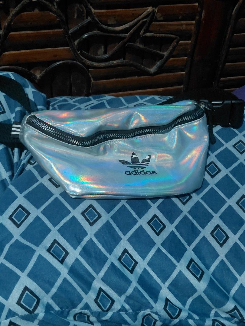 Adidas Holographic Belt bag (Category: Belt bags, Clutches and Pouches) located in Angeles City. Submitted by pluviohatelier (Listing ID 1444917322, Image 1). Description: issue: medyo bakbak na yung logo sa harap.