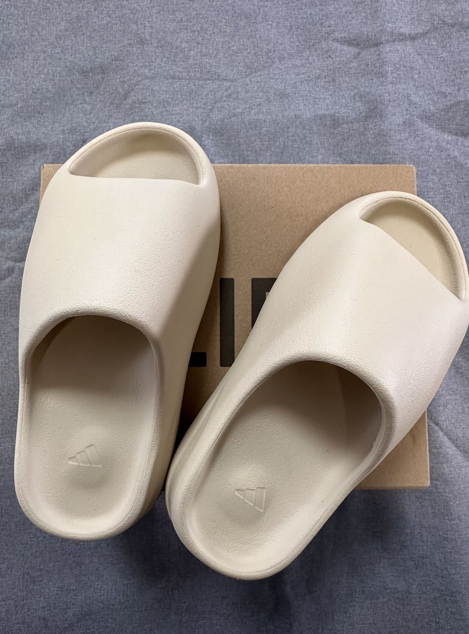 adidas Originals Yeezy Slide and EVA Slip-on Sandals (Category: Sneakers) located in Singapore. Submitted by keenwater-b0b8 (Listing ID 1444865398, Image 3). Description: ★ Adidas ★ adidas Originals Yeezy Slide and EVA Slip-on Sandals Brand New Free Shipping (J&T/Ninja Van) Cash on Delivery 📌 No meetup 📸 3-day photo confirm.