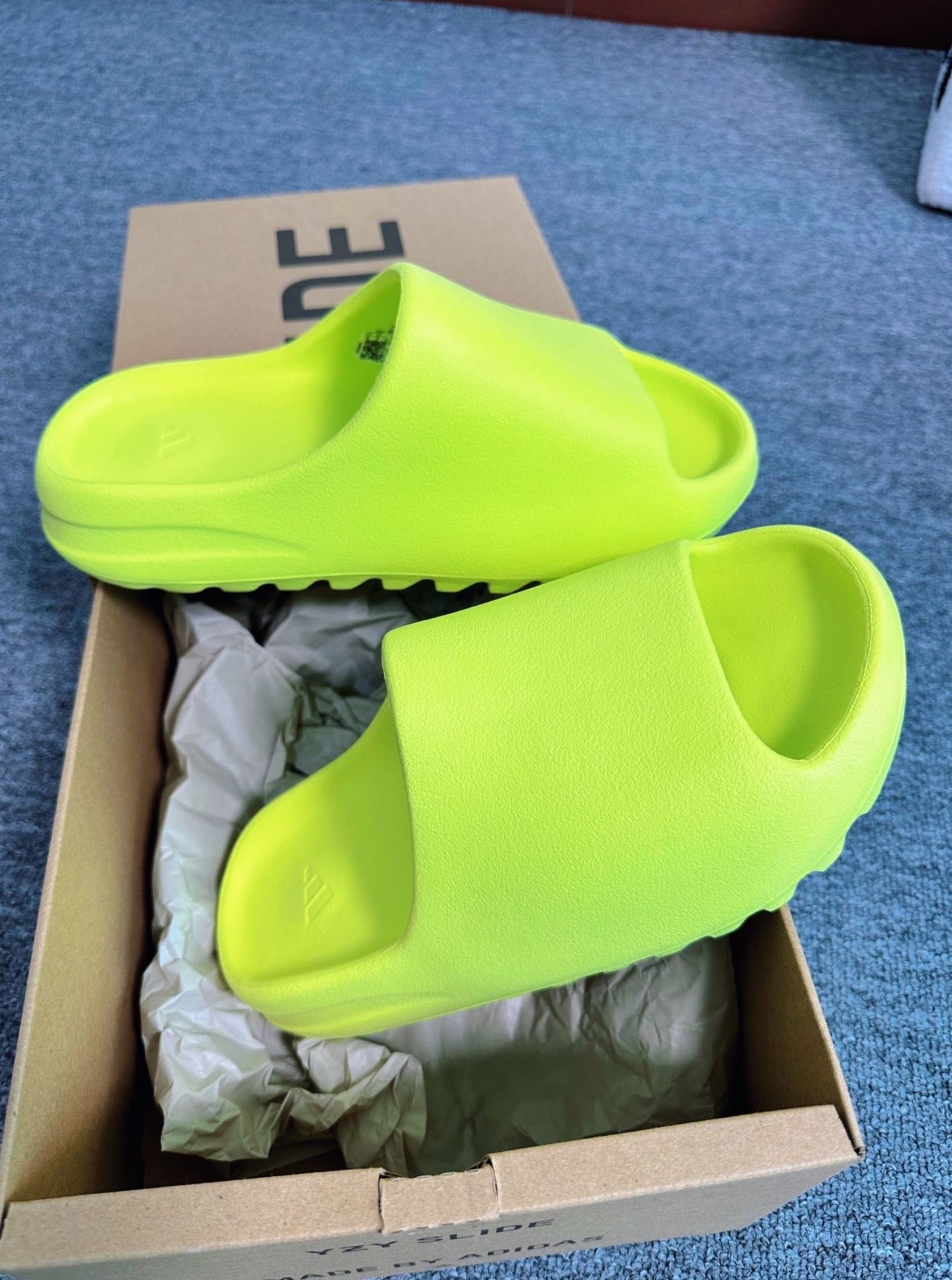adidas Originals Yeezy Slide Trendy and Slip-on Sandals in Apple Green (Category: Sneakers) located in Singapore. Submitted by nlivewater-1664 (Listing ID 1445008724, Image 1). Description: 🙋 FAQ 1️⃣ What sizes for Adidas adidas Originals Yeezy Slide Trendy and Slip-on Sandals in Apple Green? → Chat me 2️⃣ Shipping? → Free via J&T/Ninja Van 3️⃣ Payment? → Cash on delivery 4️⃣ How to confirm? → Photos in ~3 days Any other questions? 💬.