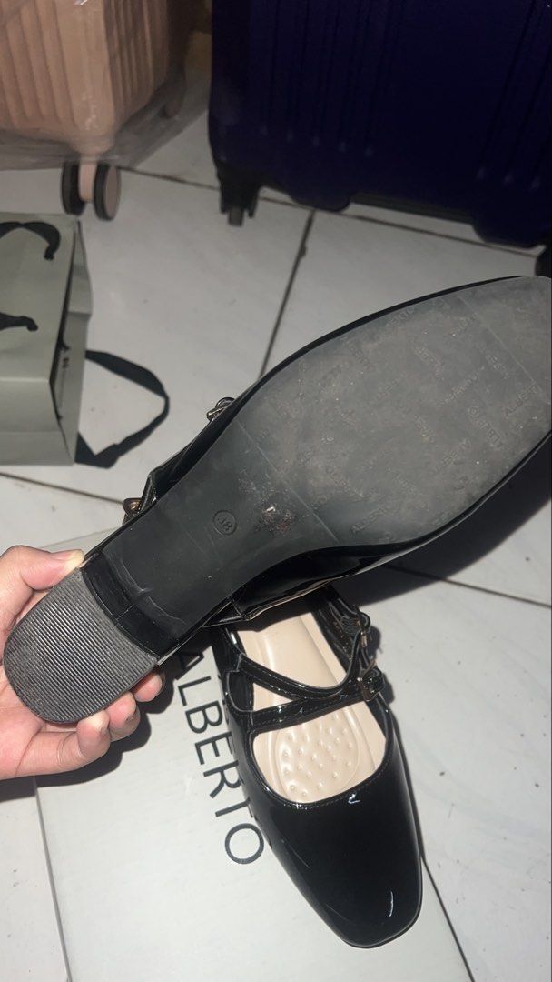 Alberto harriet (Category: Flats & Sandals) located in Manila. Submitted by bitchengkyongi (Listing ID 1445041324, Image 3). Description: Alberto Sandals Harriet Size 38 Rfs. Decluttering.