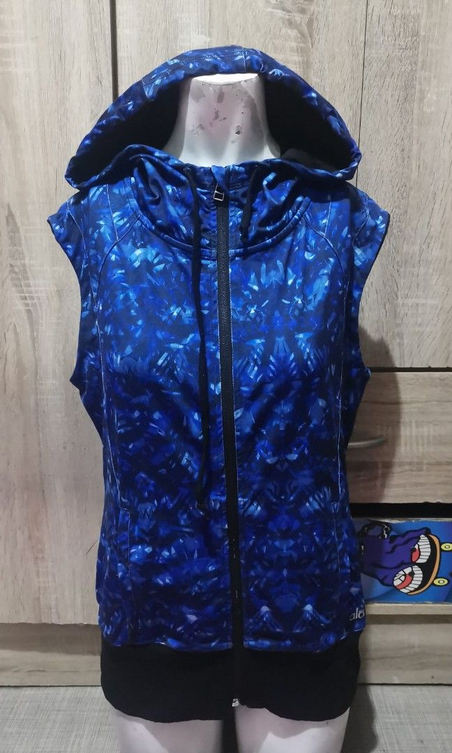 Alo vest hooded full zip (Category: Activewear) located in San Pedro. Submitted by thriftersthrift (Listing ID 1444883522, Image 1). Description: Width(inches) :17.5 Length(inches) :24.5 Good condition Already wash Color rate : 10 /10 🌵ALL ITEMS ARE FROM UKAY BALE SO MANAGE YOUR EXPECTATION 🌵 ASK SELLER FOR MORE INFORMATION COLOR MAY CHANGE TRU LIGHTING.