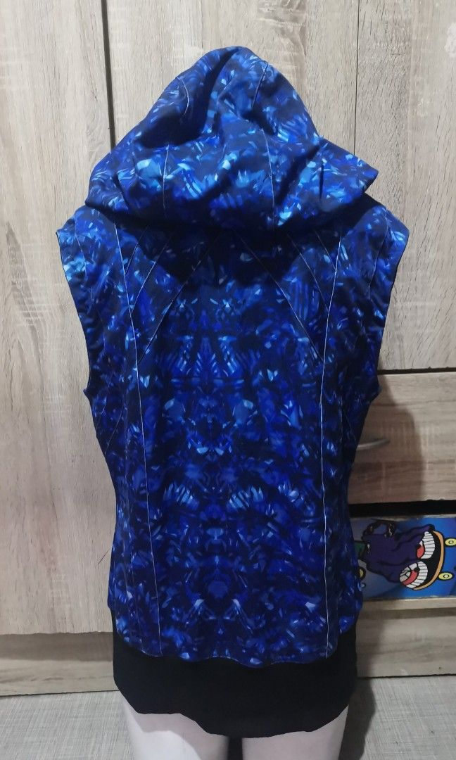 Alo vest hooded full zip (Category: Activewear) located in San Pedro. Submitted by thriftersthrift (Listing ID 1444883522, Image 2). Description: Width(inches) :17.5 Length(inches) :24.5 Good condition Already wash Color rate : 10 /10 🌵ALL ITEMS ARE FROM UKAY BALE SO MANAGE YOUR EXPECTATION 🌵 ASK SELLER FOR MORE INFORMATION COLOR MAY CHANGE TRU LIGHTING.