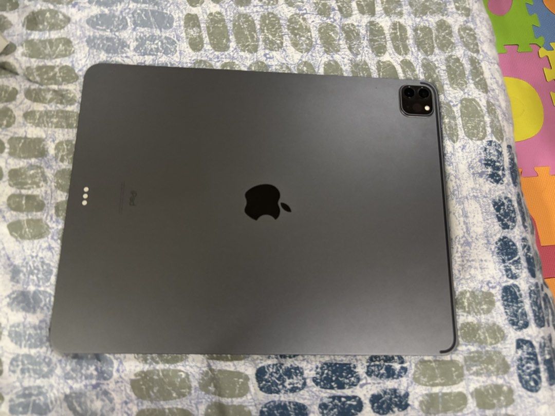 Apple iPad Pro 5th Gen (2021) M1 Chip - Space Gray (Category: iPad) located in Quezon City. Submitted by archer417 (Listing ID 1445002419, Image 2). Description: Ipad Pro 12.9’ 256gb - M1 Chip (Space Gray) - Original box and charger included - Comes with a protective case and original apple magic keyboard - Screen is clean and scratch-free RFS: for upgrade.