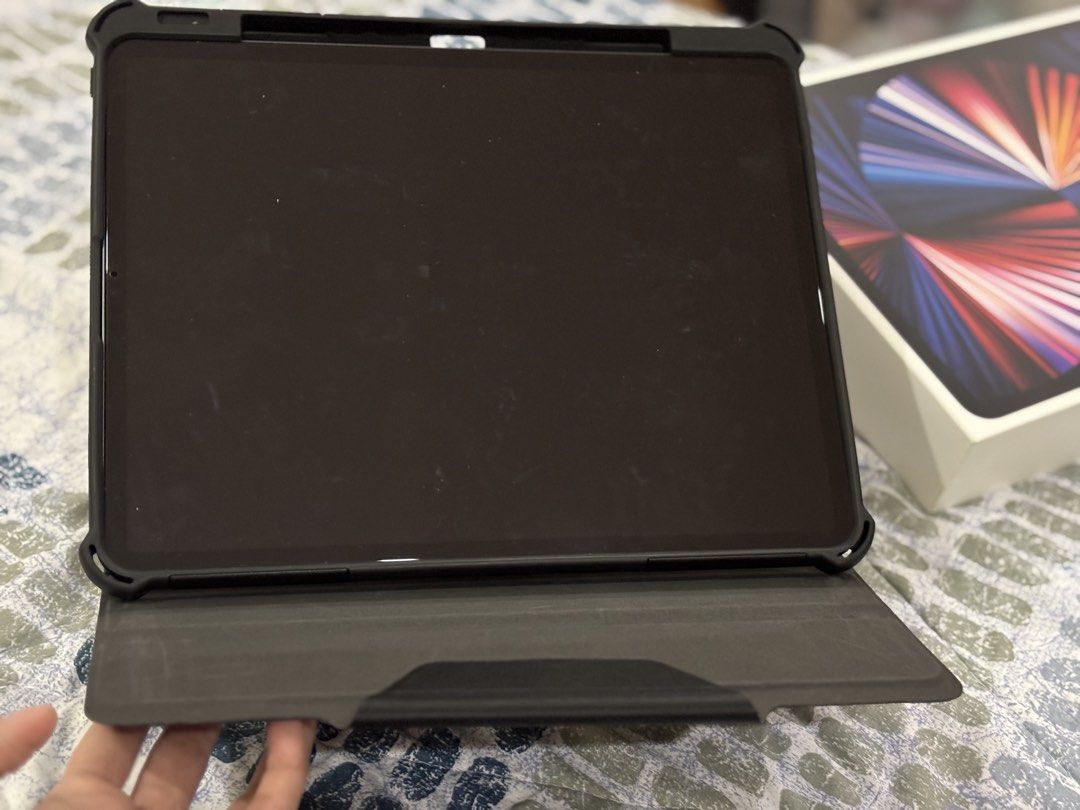 Apple iPad Pro 5th Gen (2021) M1 Chip - Space Gray (Category: iPad) located in Quezon City. Submitted by archer417 (Listing ID 1445002419, Image 3). Description: Ipad Pro 12.9’ 256gb - M1 Chip (Space Gray) - Original box and charger included - Comes with a protective case and original apple magic keyboard - Screen is clean and scratch-free RFS: for upgrade.