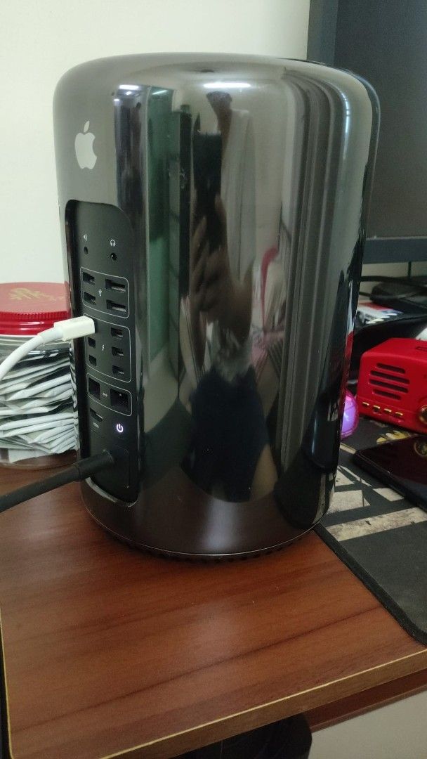 Apple Mac Pro (Category: Desktops) located in Johor Bahru. Submitted by bumblebeet (Listing ID 1444896413, Image 2). Description: Mac Pro 6.1 (late 2013) Processer 12-core intel Xeon E5 Memory 64 GB Graphic AMD FirePro D500 macOS Monterey SSD 125 GB.