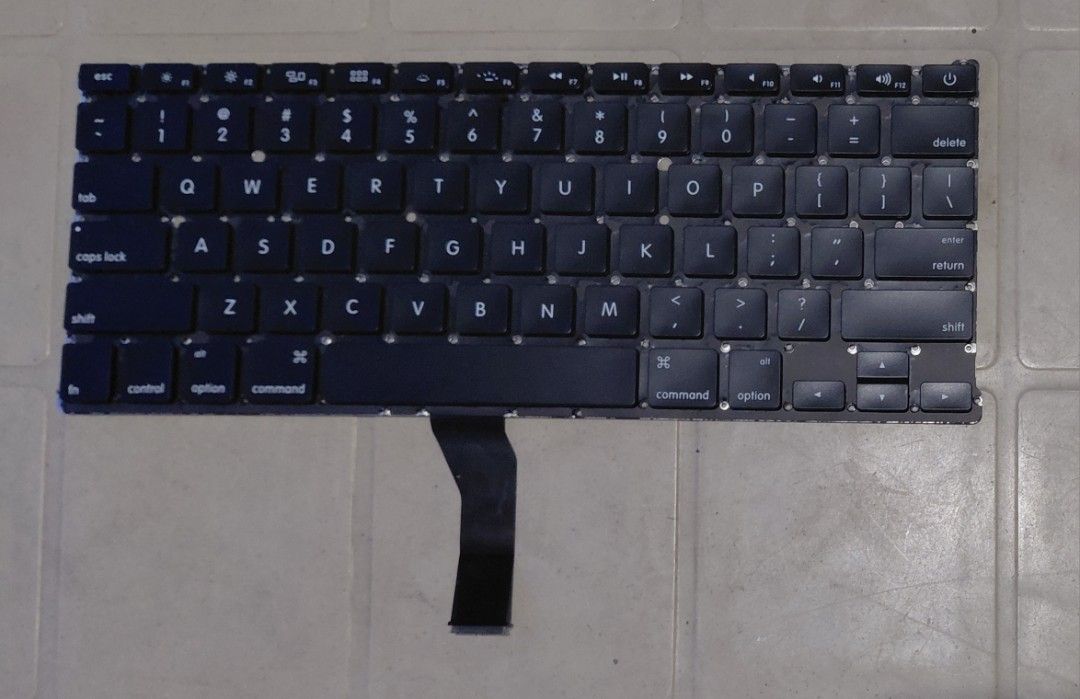 Apple MacBook Air A1369 Keyboard (Category: Computer Keyboard) located in Tagbilaran City. Submitted by rjv1977 (Listing ID 1444960667, Image 1). Description: - New replacement keyboard for MacBook Air A1369 2010/11 - Standard US QWERTY layout - 2 pieces available, including screws.