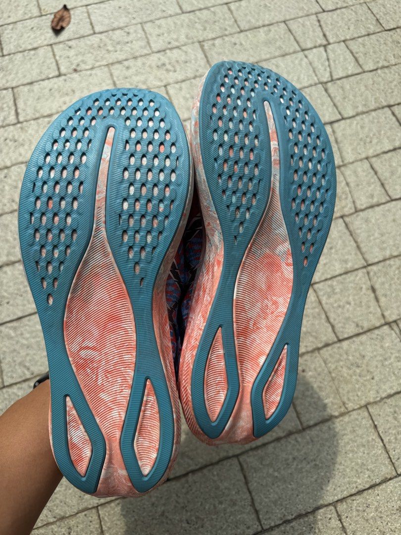 ASICS Noosa Tri 16 (Category: Sneakers) located in Singapore. Submitted by consoleoverpc (Listing ID 1444920587, Image 2). Description: ASICS Noosa Tri 16 Like new Used for 2 runs only No noticeable sole wear.