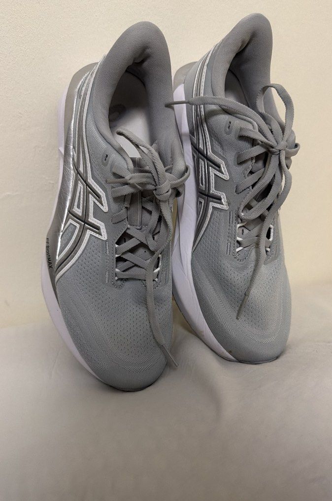 ASICS novablast 5 atc (Category: Sneakers) located in Singapore. Submitted by jayden339 (Listing ID 1445018524, Image 2). Description: -wore literally once ran like 500m then realised wrong size -bought in Thailand so can’t refund(they gave wrong size and I didn’t check) -box/recipt all have - Condition: Good, clean, ready for new owner - Versatile: Suitable for running or everyday wear.