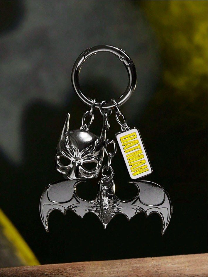 Assorted keychains (Category: Character Goods) located in Singapore. Submitted by polskiii (Listing ID 1445015069, Image 2). Description: Can buy as a set Price is different for each Delivery will take longer as its shipped from a different country 3-5 days Will update you the delivery details as per request.