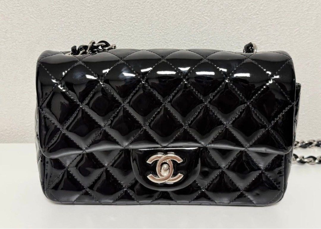 Authentic Chanel Classic Mini Single Flap (Category: Luxury Bags & Wallets) located in Quezon City. Submitted by jhaediah (Listing ID 1381294591, Image 1). Description: New mini Rank A Complete inclusion Series 18💕6.20 Free pabitbit Korea - fully paid before paship Item .