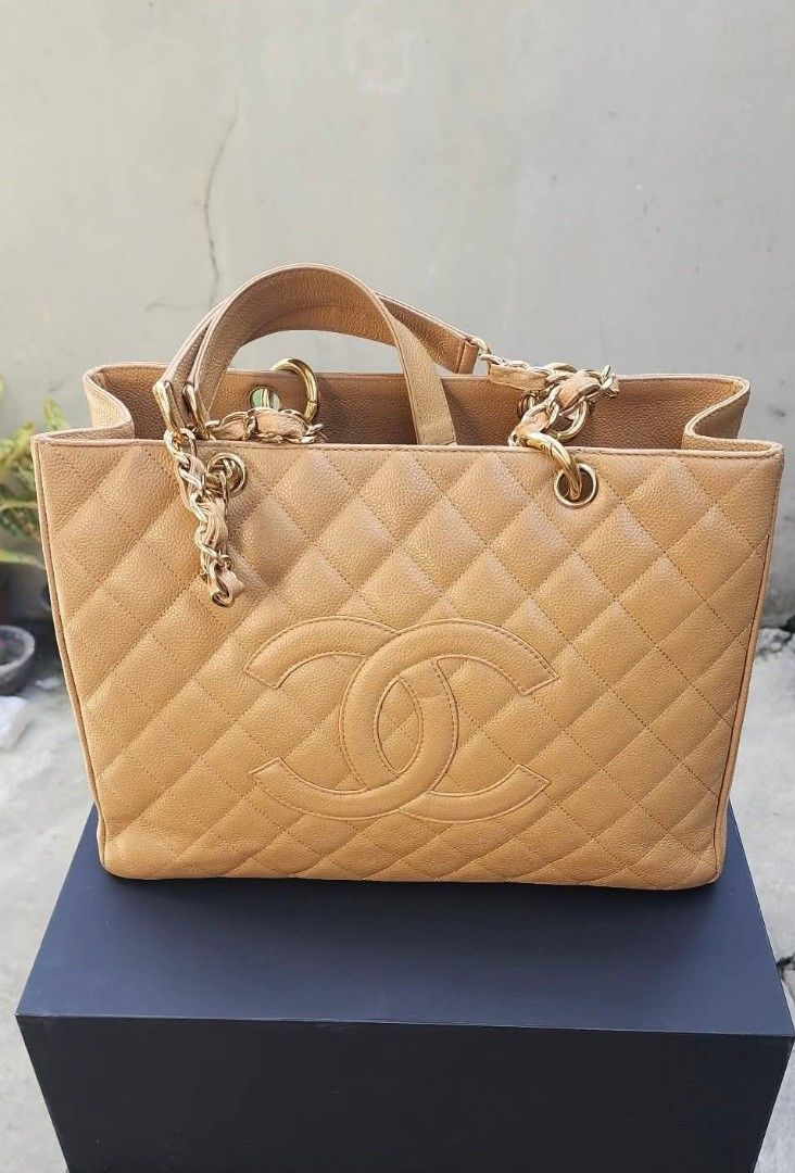 Authentic Chanel GST SHW (Category: Luxury Bags & Wallets) located in Marikina City. Submitted by aussiemaan (Listing ID 1444504653, Image 1). Description: GST Tote Series 11 ♦️Rank A♦️ Guaranteed Authentic Comes with Box,No Dust bag,No Card but 💕 6.5 With Entrupy.