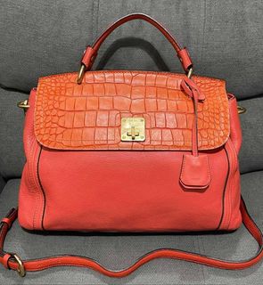 (Category: ) located in . Submitted by luxxechic (Listing ID 1445002158, Image 1). Description: .