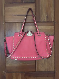 (Category: ) located in . Submitted by jc_closet (Listing ID 1444941077, Image 1). Description: .