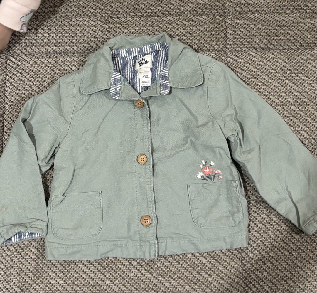 Baby OshKosh B'gosh Jacket 24 Months (Category: Babies & Kids Fashion) located in La Trinidad. Submitted by secondsmatter (Listing ID 1444940312, Image 1). Description: - Cute light green jacket - Brand: OshKosh B'gosh - Size: 24 months - Striped lining inside - Small floral embroidery on pocket - Button closure - Malamig sa katawan -Perfect for walk in the park😊 -personal fave.