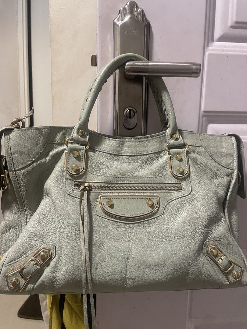Balen city (Category: Luxury Bags & Wallets) located in General Trias. Submitted by cris4 (Listing ID 1445016627, Image 1). Description: Balen city metallic edge medium size Missing strap and mirror Flaw: light peeling and discoloration at the back part.