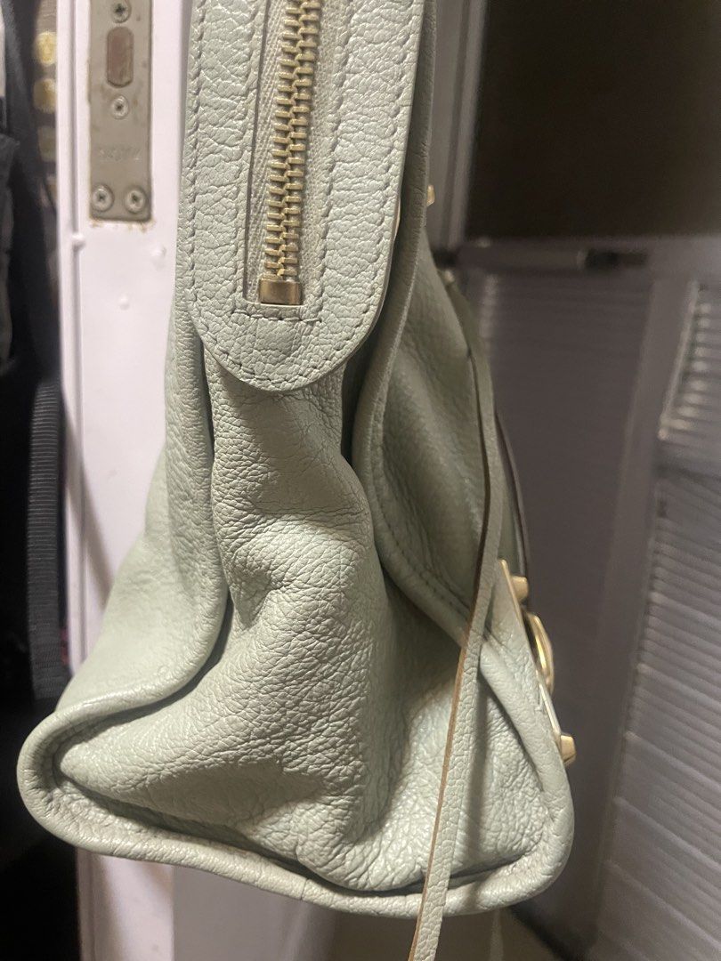 Balen city (Category: Luxury Bags & Wallets) located in General Trias. Submitted by cris4 (Listing ID 1445016627, Image 2). Description: Balen city metallic edge medium size Missing strap and mirror Flaw: light peeling and discoloration at the back part.