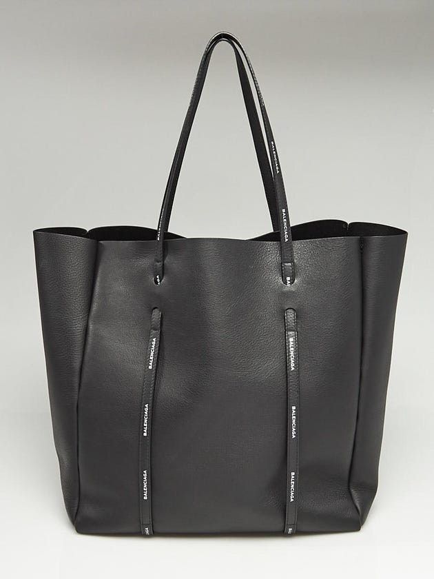 BALENCIAGA ORIGINAL TOTE BAG LEATHER (Category: Luxury Bags & Wallets) located in San Jose del Monte. Submitted by wendylux (Listing ID 1444865983, Image 1). Description: BALENCIAGA ORIGINAL TOTE BAG LEATHER BLACK COLOR OPEN COMPARTMENT 100%ORIGINAL NEGOTIABLE.