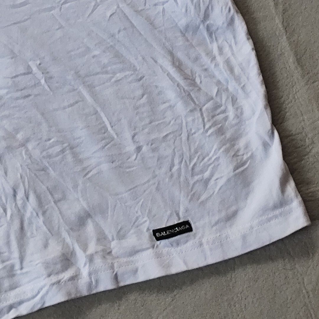 Balenciaga (Think Big) Oversized Shirt (Category: Tshirts & Polo Shirts ) located in Cordova. Submitted by winston.jude (Listing ID 1444966285, Image 3). Description: width:32 length:31 good condition no issues 480+sf🤝.