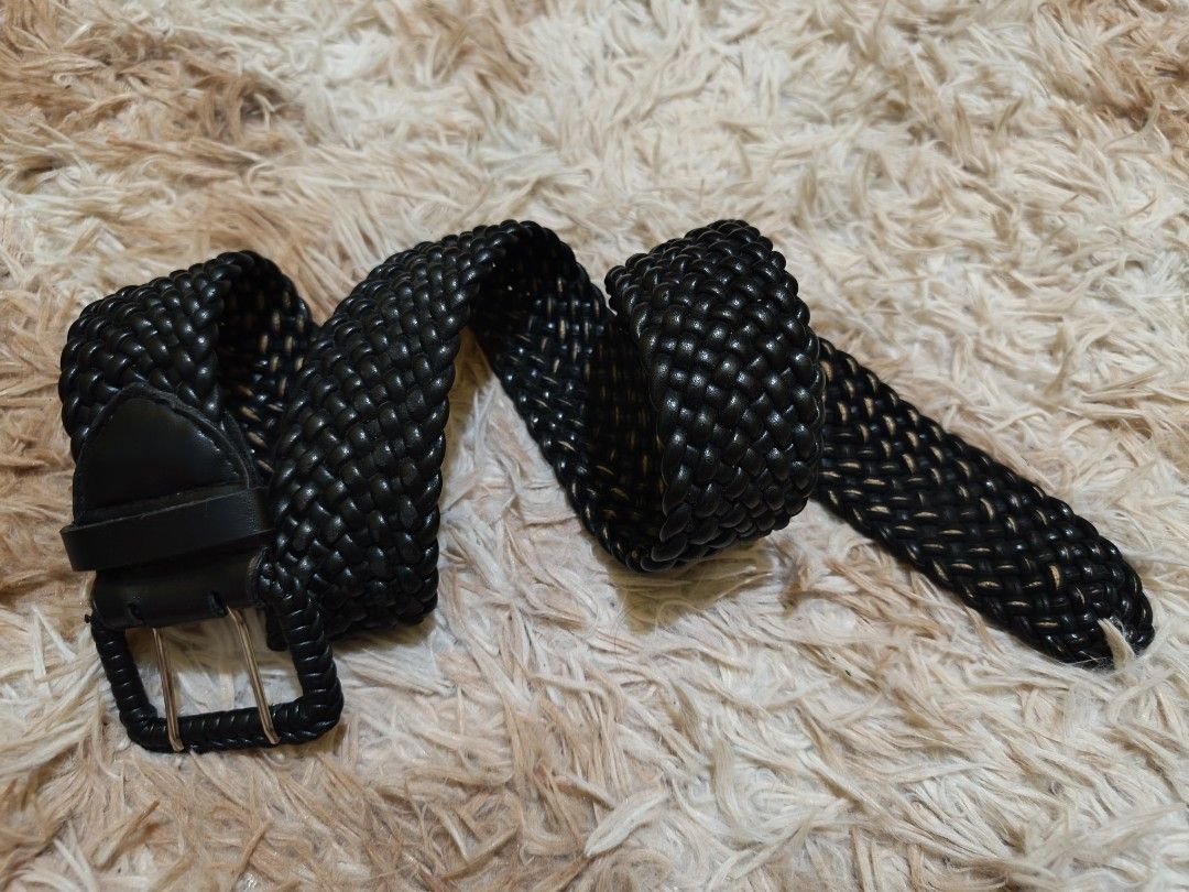 Black Woven Belt with Square Buckle (Category: Belts) located in La Paz. Submitted by carou89146 (Listing ID 1444902394, Image 3). Description: - Black woven belt - Square buckle with gold-tone hardware - Adds texture and detail - Versatile accessory for jeans or dresses Length 39 inches Width 2 inches Very nice, like new soft synthetic leather GCash plus sf Location Ilocos Province Jnt See more on my Listings Thank you 🙏💓.