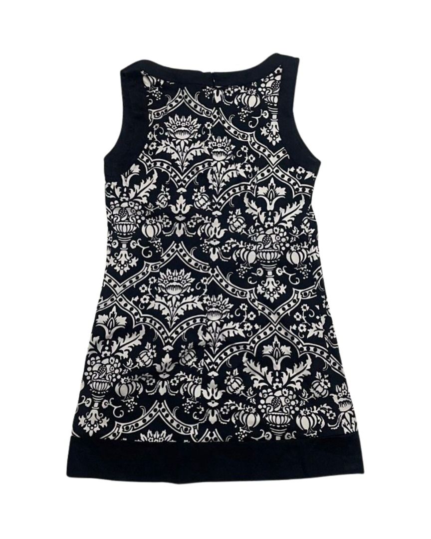 Blanco Black & White Patterned Sleeveless Dress Size 40 (Category: Dresses) located in Dasmarinas. Submitted by liyanlel (Listing ID 1440569105, Image 2). Description: - Blanco sleeveless dress - Size 40 - Black and white damask pattern - Keyhole neckline - Back zip closure - Black hemline - Versatile for casual or dressy occasions.