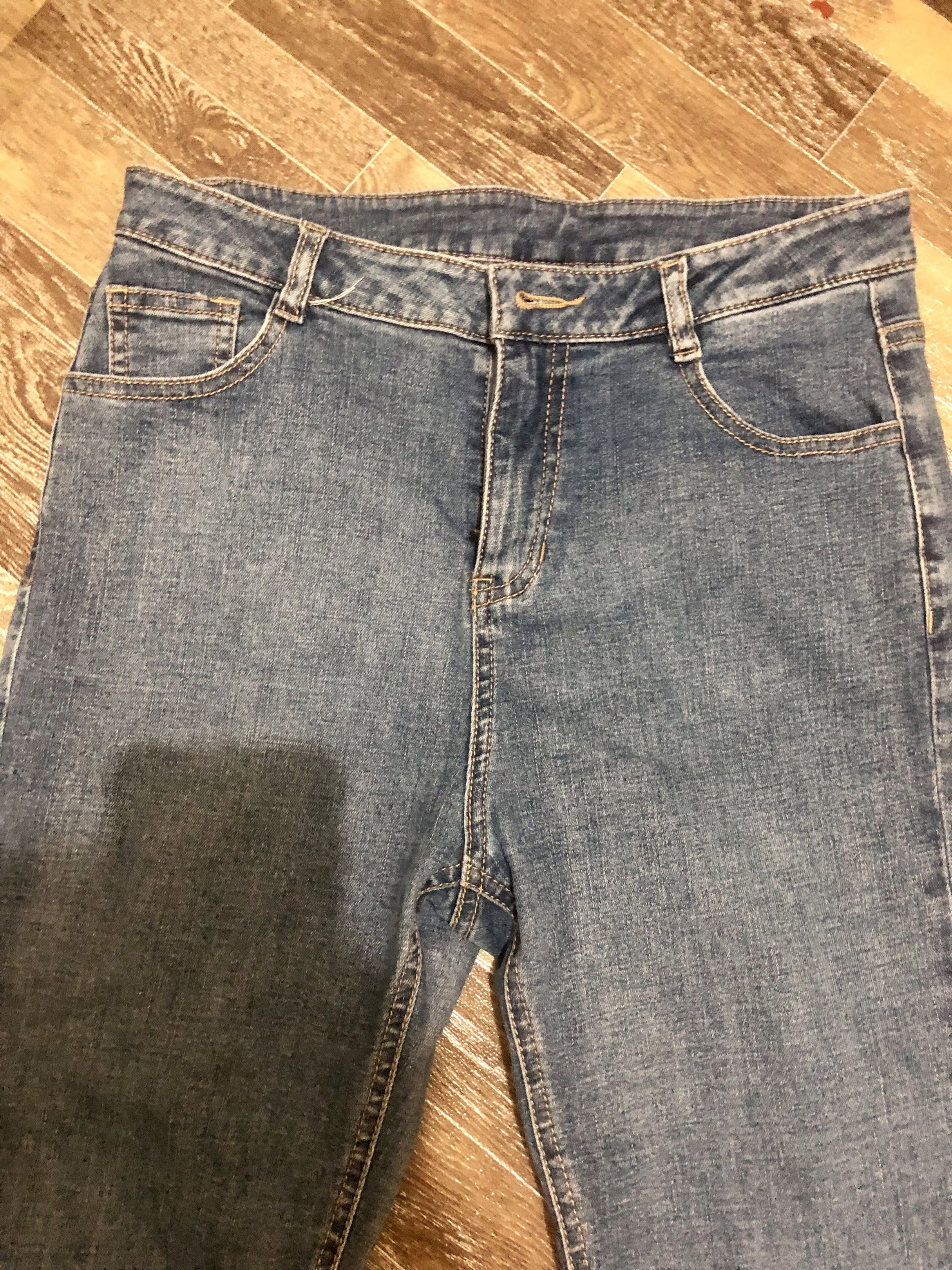 Blue Denim Flare Jeans with Frayed Hem (Category: Jeans) located in Manila. Submitted by tonettesells (Listing ID 1444973921, Image 3). Description: 28size - Classic blue denim jeans - Trendy flare leg style - Frayed hem detail - Versatile for casual wear - Easy to pair with various tops and shoes - Comfortable fit.
