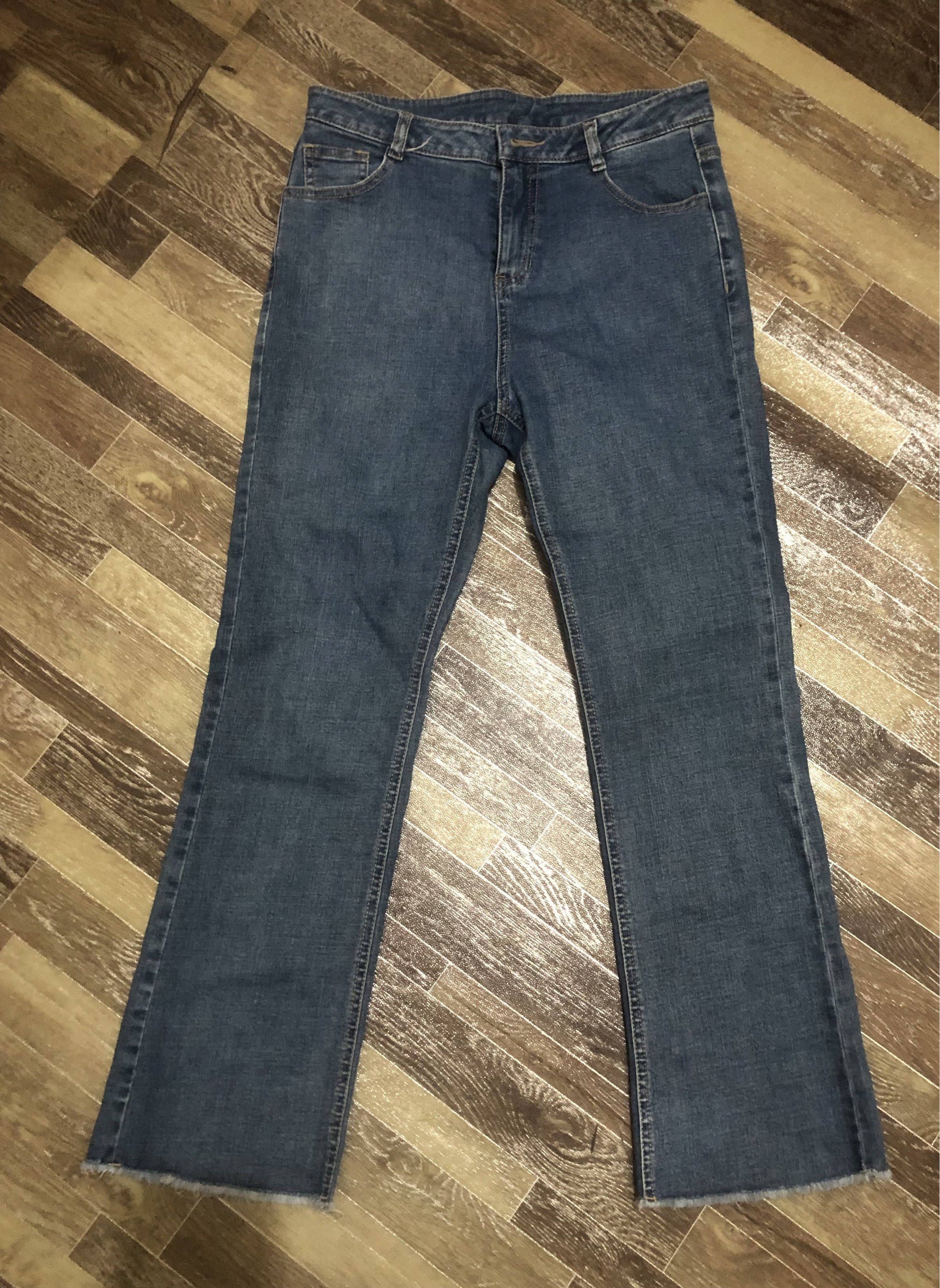 Blue Denim Flare Jeans with Frayed Hem (Category: Jeans) located in Manila. Submitted by tonettesells (Listing ID 1444973921, Image 1). Description: 28size - Classic blue denim jeans - Trendy flare leg style - Frayed hem detail - Versatile for casual wear - Easy to pair with various tops and shoes - Comfortable fit.