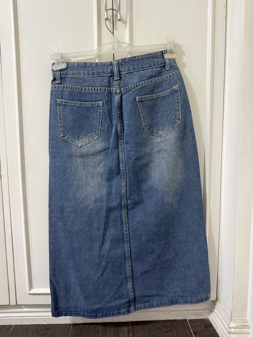 Blue Denim Midi Skirt Size M (Category: Skirts) located in Manila. Submitted by arysellstuff (Listing ID 1445015106, Image 2). Description: - SHEIN Blue Denim Midi Skirt - Size: Medium (M) - Front hem slit for a stylish look - Two functional back pockets - Secure button and zip closure - Origin: Made in Vietnam.