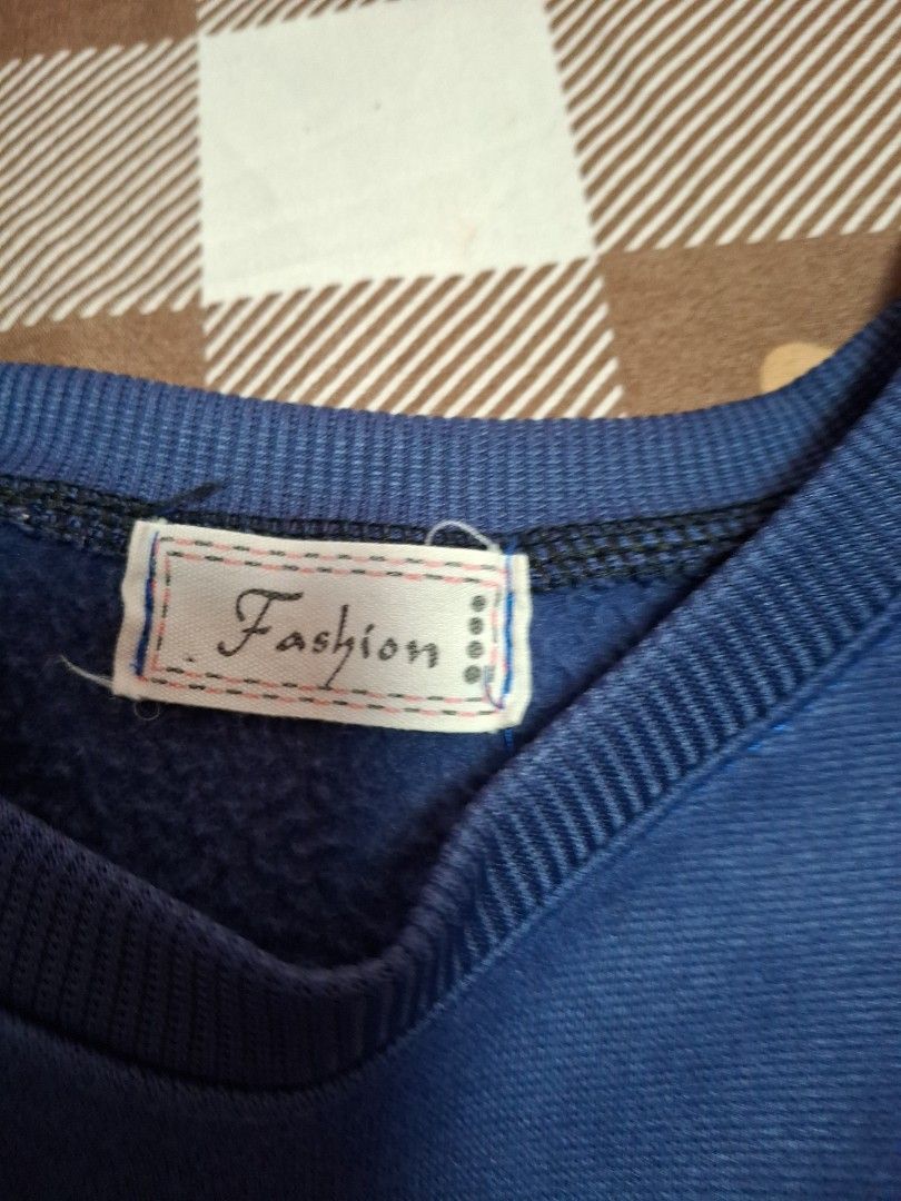 Blue Pullover (Category: Coats, Jackets and Outerwear) located in Singapore. Submitted by gummiebearr (Listing ID 1444908404, Image 3). Description: Selling this Blue Pullover Lightly used Size M.