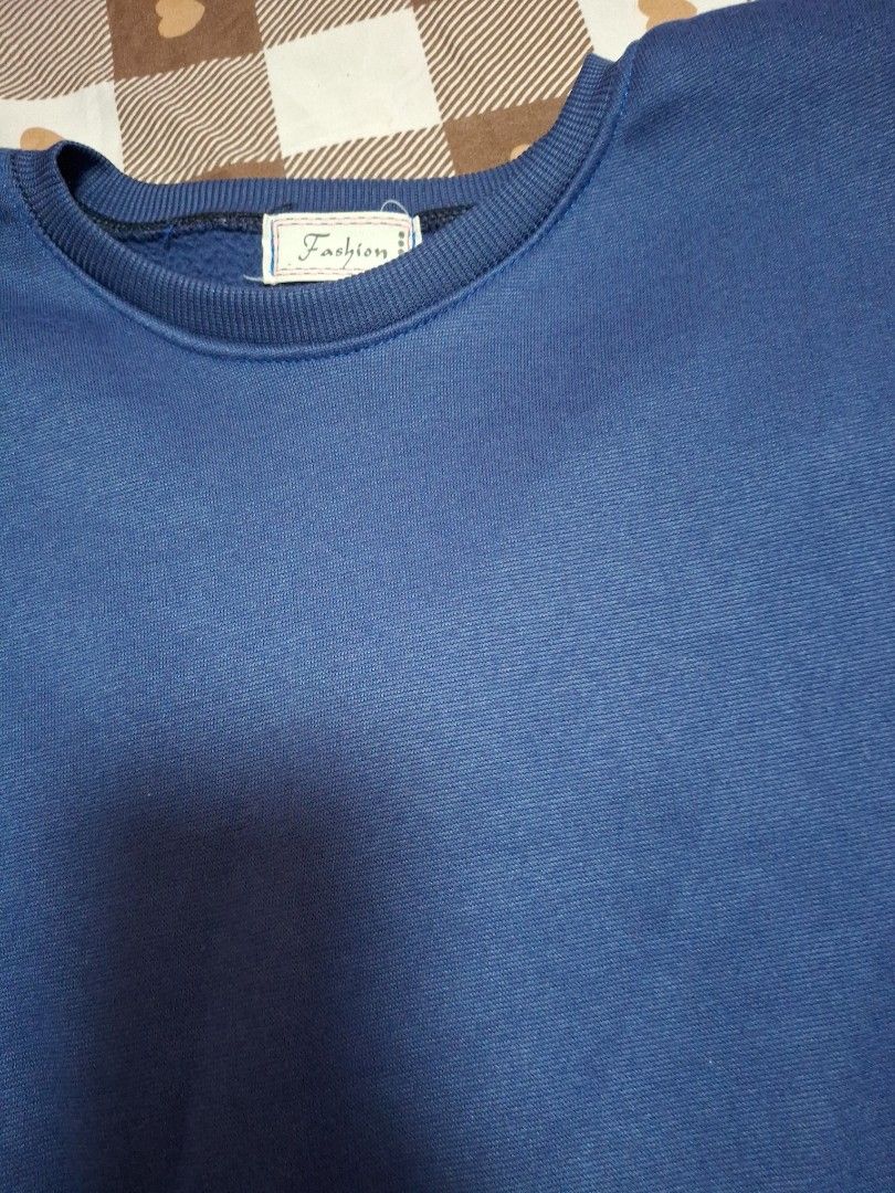 Blue Pullover (Category: Coats, Jackets and Outerwear) located in Singapore. Submitted by gummiebearr (Listing ID 1444908404, Image 2). Description: Selling this Blue Pullover Lightly used Size M.