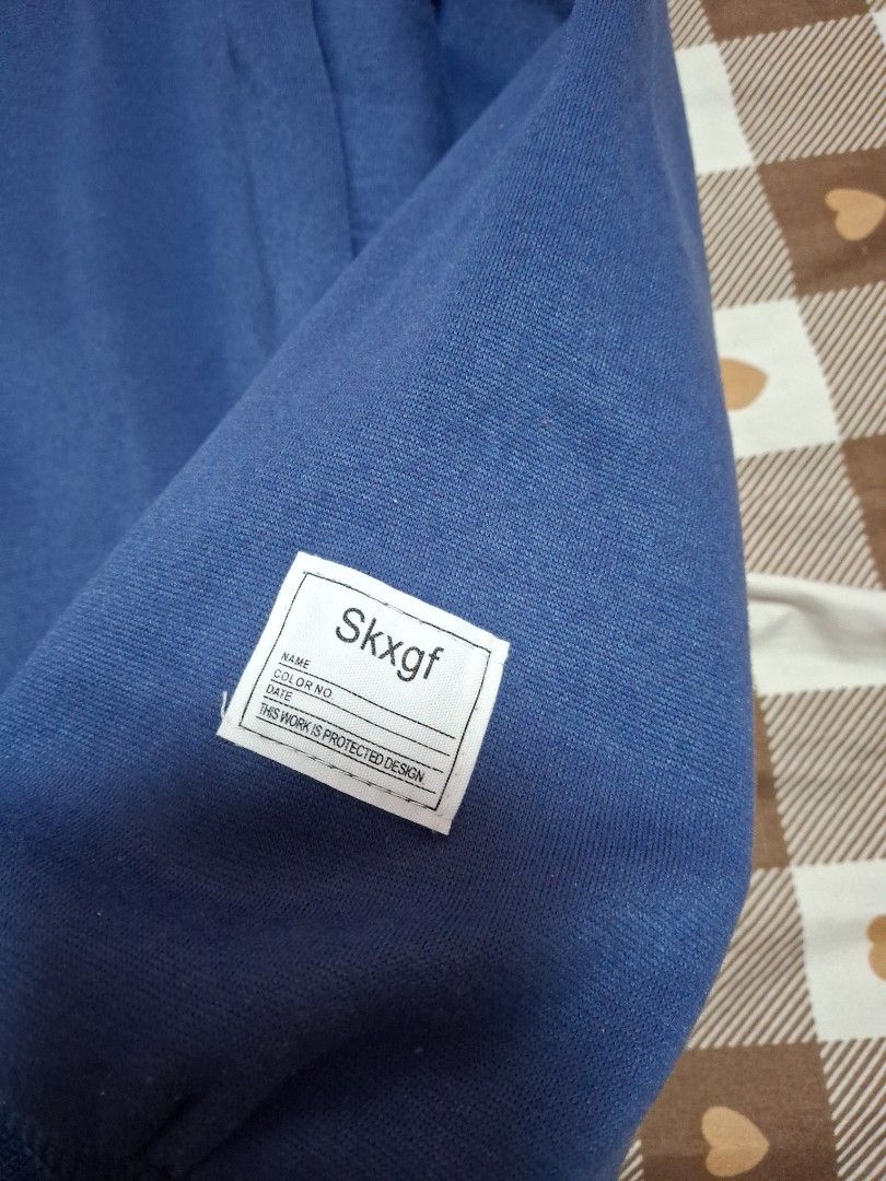 Blue Pullover (Category: Coats, Jackets and Outerwear) located in Singapore. Submitted by gummiebearr (Listing ID 1444908404, Image 4). Description: Selling this Blue Pullover Lightly used Size M.