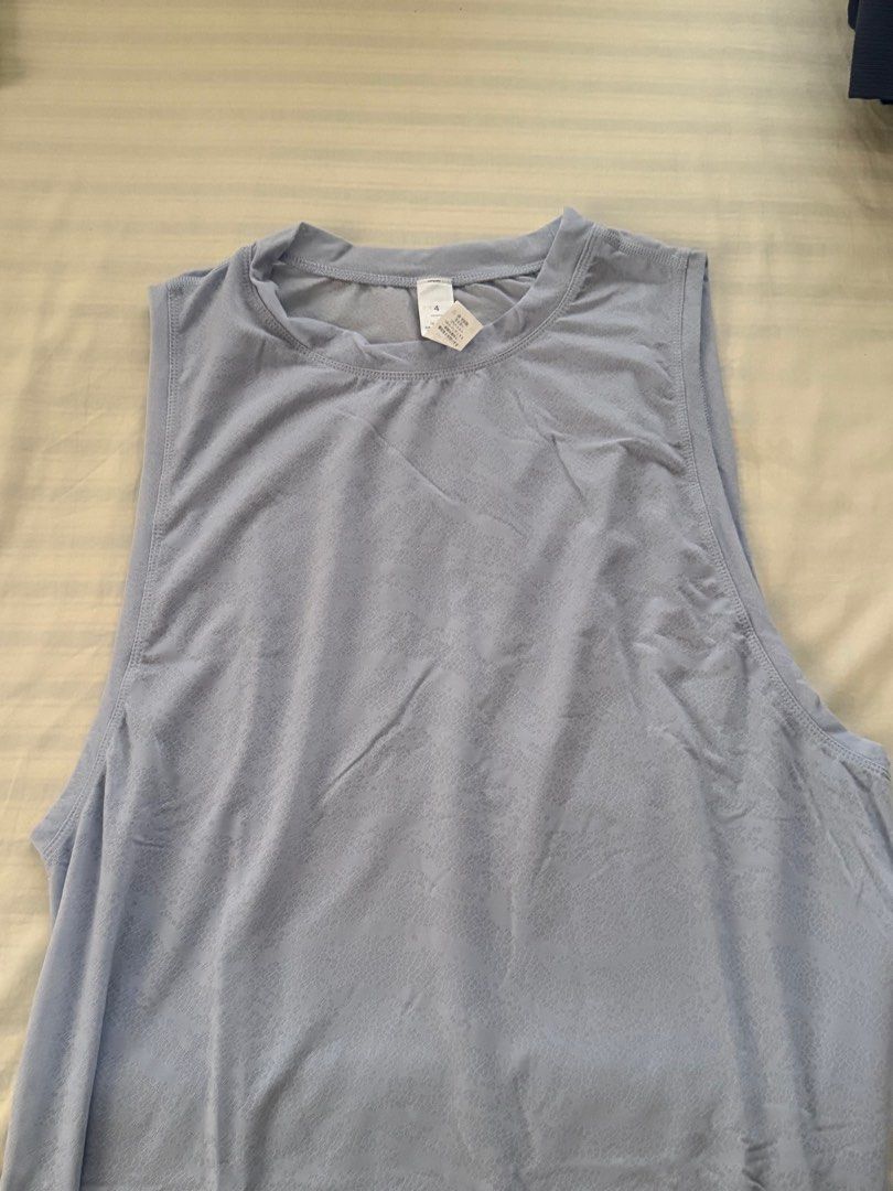 Blue sleeveless workout top (Category: Activewear) located in Santa Rosa. Submitted by declutterwivme (Listing ID 1444893735, Image 2). Description: .