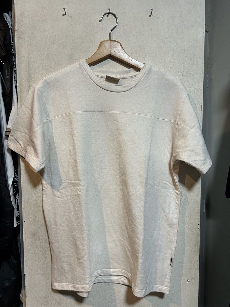 BOCU White T-shirt Size S (Category: Tshirts & Polo Shirts ) located in Manila. Submitted by popluxeph_ (Listing ID 1444877675, Image 1). Description: - White BOCU t-shirt - Simple and clean design - Ideal for casual wear - Tagged size S - Please check photos for detailed condition.