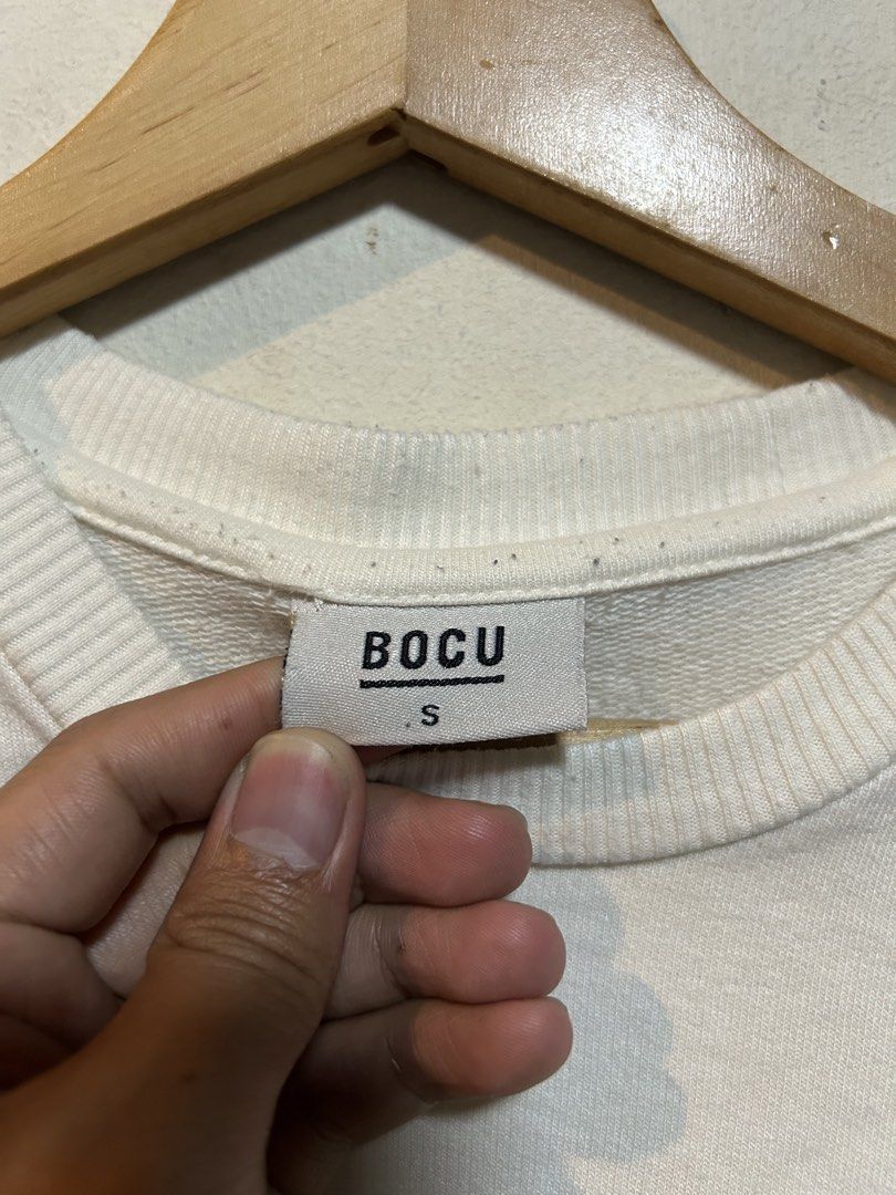 BOCU White T-shirt Size S (Category: Tshirts & Polo Shirts ) located in Manila. Submitted by popluxeph_ (Listing ID 1444877675, Image 2). Description: - White BOCU t-shirt - Simple and clean design - Ideal for casual wear - Tagged size S - Please check photos for detailed condition.