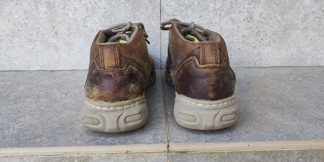 Boot (Category: Boots) located in Machang. Submitted by ferremuse (Listing ID 1444884864, Image 3). Description: colour:brown faded size:6uk condition: 7/10 material: leather.