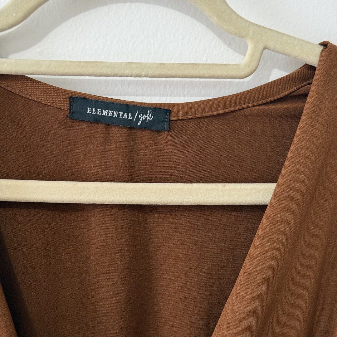 Brown Longsleeve Top (Category: Blouses) located in Cavite. Submitted by onceloved_ (Listing ID 1444921622, Image 2). Description: Can fit med to semi XL Stretchable fabric and waist.