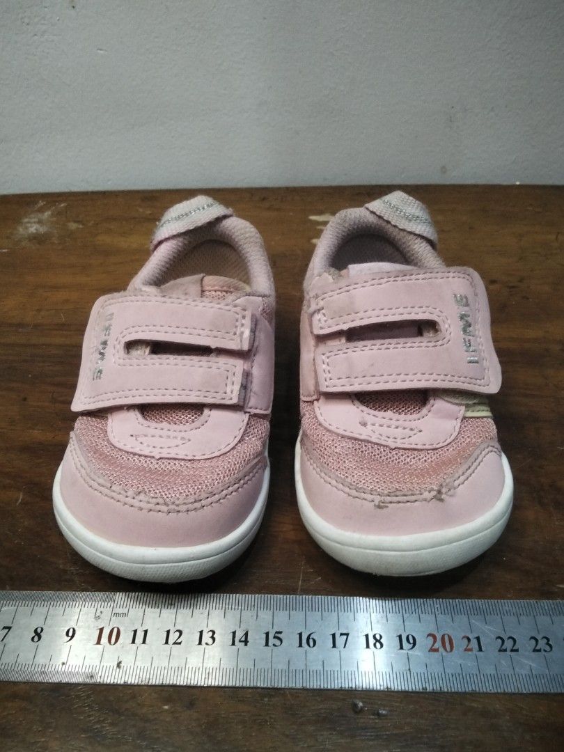 BUNDLE IFME Pink Velcro Kids Shoes (Category: Babies & Kids Fashion) located in Manila. Submitted by happyeight (Listing ID 1444947448, Image 2). Description: - Cute pink IFME shoes - Easy velcro straps for quick on/off - Fun, grippy pattern on soles - Ideal for everyday play and adventures.