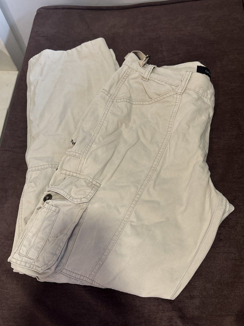 Calvin Klein Jeans Embroidered Cargo Pants (Category: Jeans) located in Manila. Submitted by esstarita (Listing ID 1444947830, Image 3). Description: - Light beige Calvin Klein Jeans cargo pants - Size 10 - Unique floral embroidery down one leg - Button and zip front closure - Multiple functional pockets - Ideal for a stylish casual look.