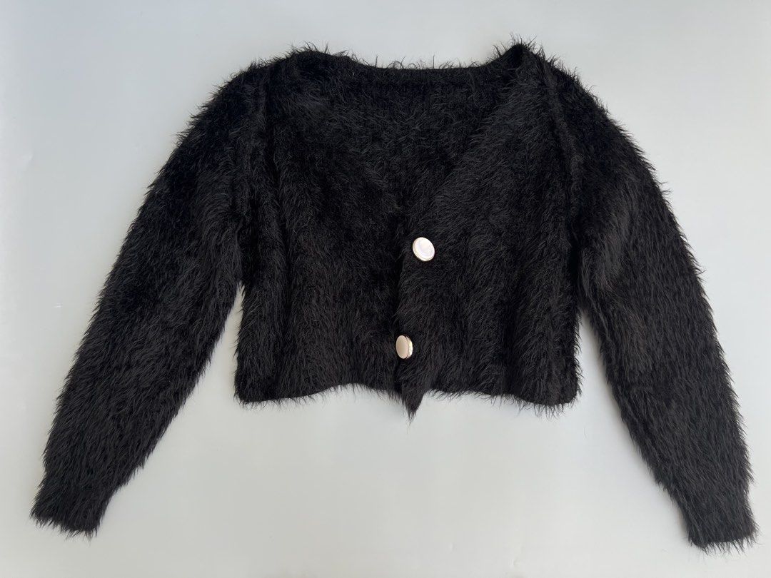 Cardigan fur sweater black (Category: Coats, Jackets and Outerwear) located in San Fernando. Submitted by aprillibaton (Listing ID 1444920074, Image 1). Description: Worn twice One size.