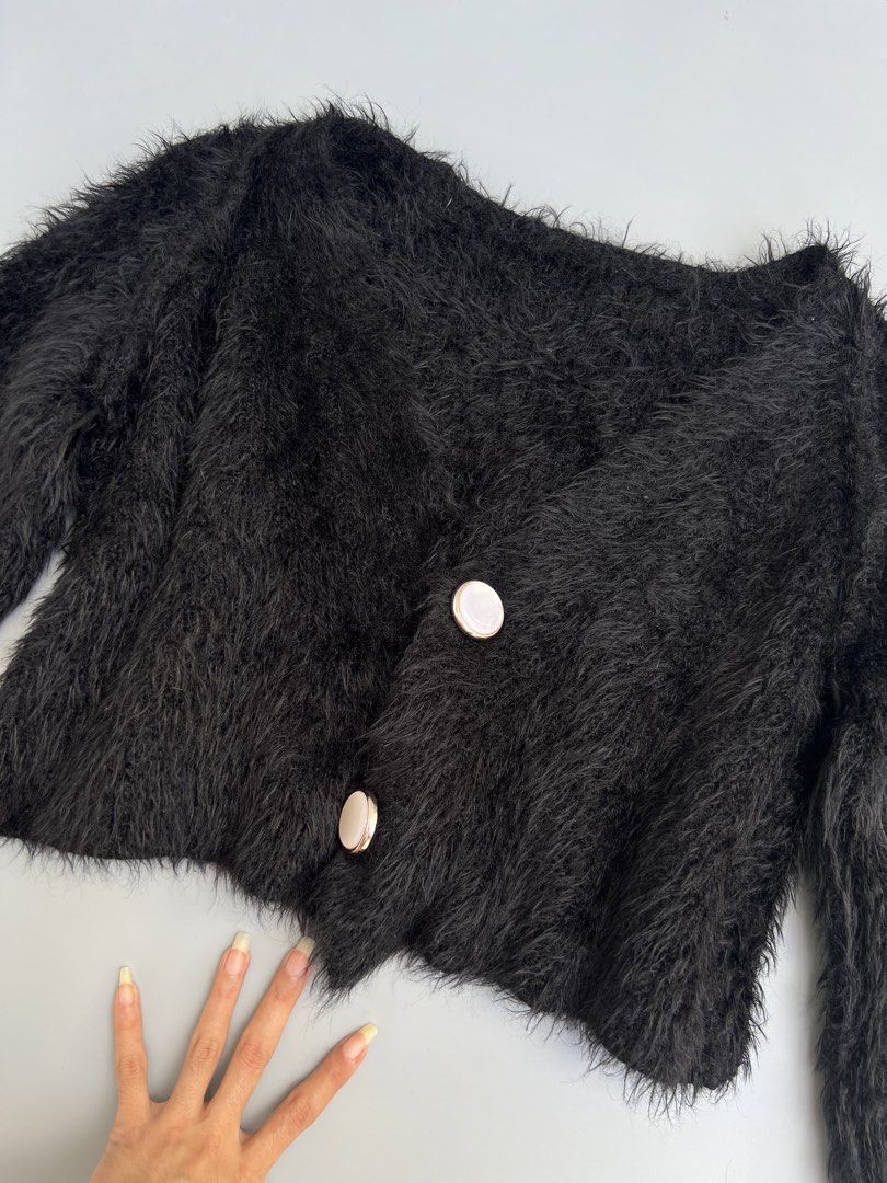 Cardigan fur sweater black (Category: Coats, Jackets and Outerwear) located in San Fernando. Submitted by aprillibaton (Listing ID 1444920074, Image 2). Description: Worn twice One size.