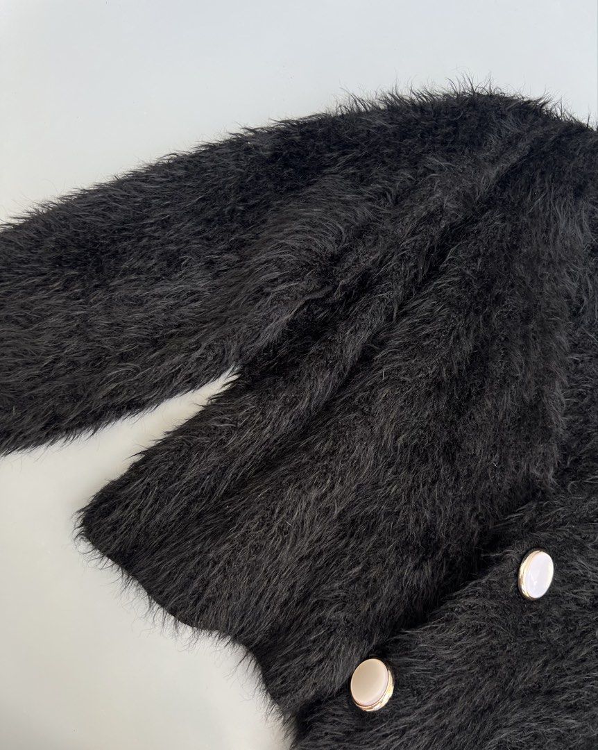 Cardigan fur sweater black (Category: Coats, Jackets and Outerwear) located in San Fernando. Submitted by aprillibaton (Listing ID 1444920074, Image 3). Description: Worn twice One size.