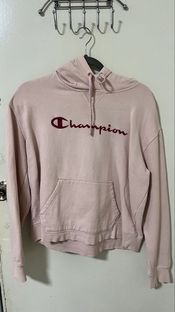 Champion Pink Hoodie (Category: Coats, Jackets and Outerwear) located in Cavite. Submitted by bubfinds (Listing ID 1444966471, Image 1). Description: Condition: 10/10 Fit: Large Quality: 10/10.