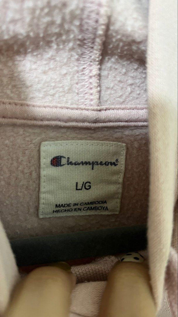 Champion Pink Hoodie (Category: Coats, Jackets and Outerwear) located in Cavite. Submitted by bubfinds (Listing ID 1444966471, Image 3). Description: Condition: 10/10 Fit: Large Quality: 10/10.