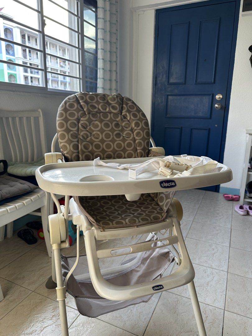 Chicco Baby High Chair (Category: Kids' Tables & Chairs) located in Singapore. Submitted by marice.wave (Listing ID 1444858430, Image 2). Description: .