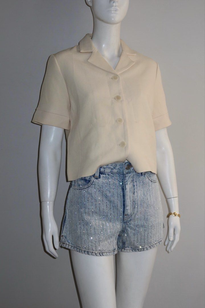 Christian Dior Collared Blouse (Category: Luxury Apparel) located in Manila. Submitted by blunabi (Listing ID 1444914328, Image 1). Description: .